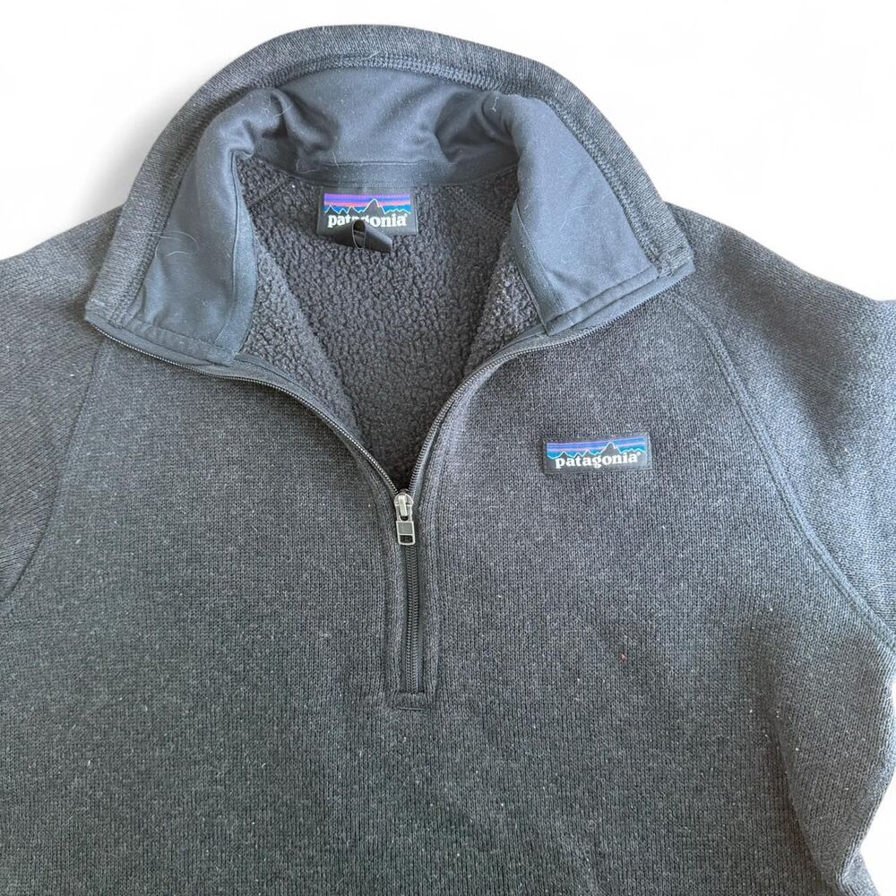 Patagonia Women's Black and Grey Sweatshirt